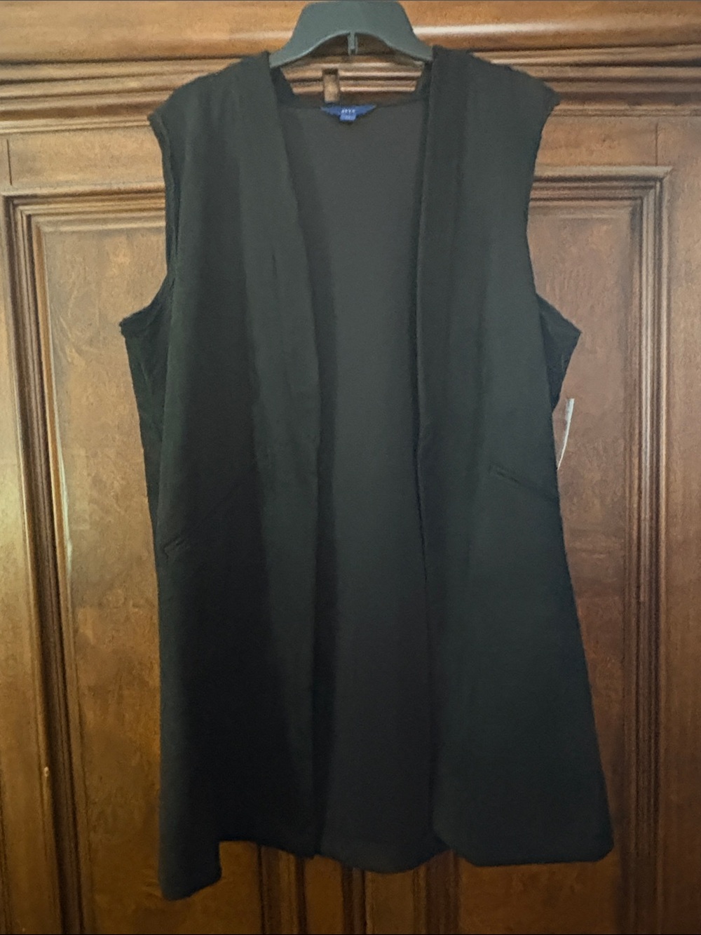 Apt. 9 woman’s Black longline vest nwt